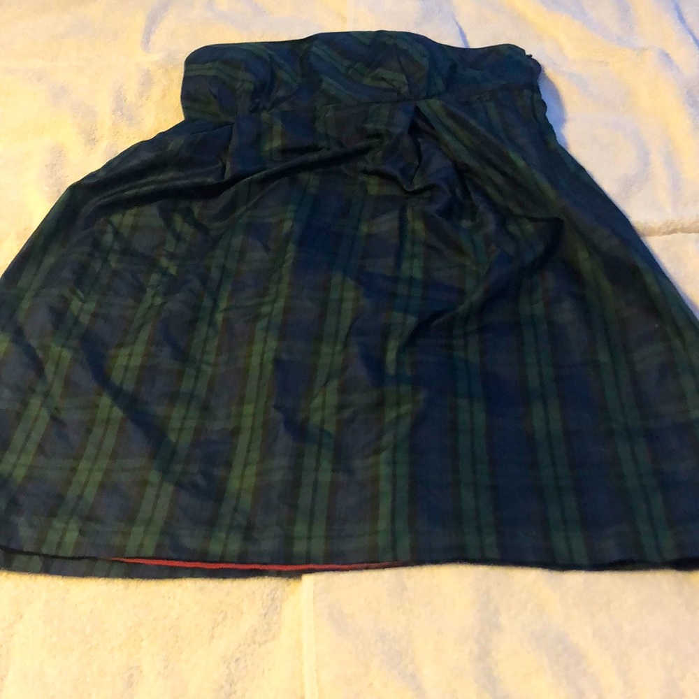 Silk Vineyard Vines short sleeveless dress.